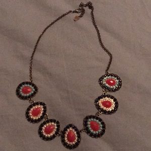 STATEMENT NECKLACE